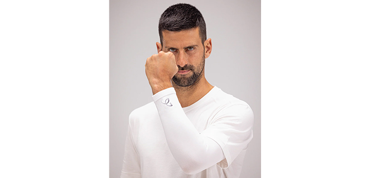 Hier sehen Sie das Produkt Novak Djokovic Arm Sleeve aus der Kategorie "entzündungshemmende Regenerationsbandagen".  
