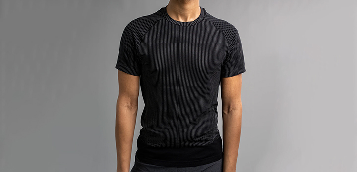 Hier sehen Sie das Produkt Men's Shirt in schwarz aus der Kategorie Entzündungshemmende Regenerationsbandagen. Ein Artikel erhältlich bei MTR Equipments.