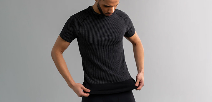 Hier sehen Sie das Produkt Men's Shirt in schwarz aus der Kategorie Entzündungshemmende Regenerationsbandagen. Ein Artikel erhältlich bei MTR Equipments.