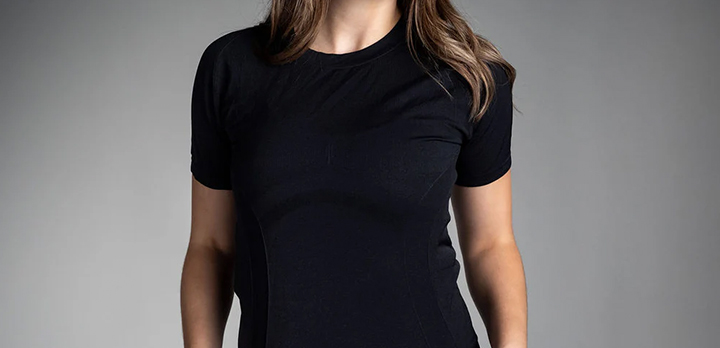 Hier sehen Sie das Produkt Women's Shirt in schwarz aus der Kategorie Entzündungshemmende Regenerationsbandagen. Ein Artikel erhältlich bei MTR Equipments.