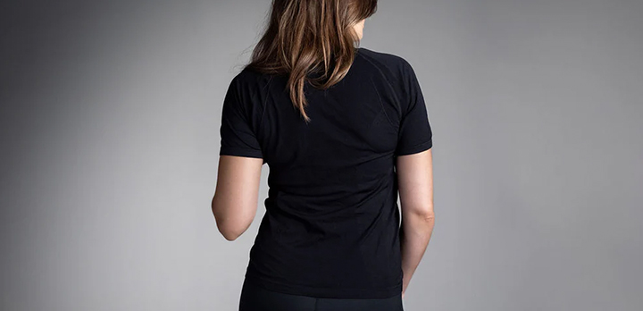 Hier sehen Sie das Produkt Women's Shirt in schwarz aus der Kategorie Entzündungshemmende Regenerationsbandagen. Ein Artikel erhältlich bei MTR Equipments.