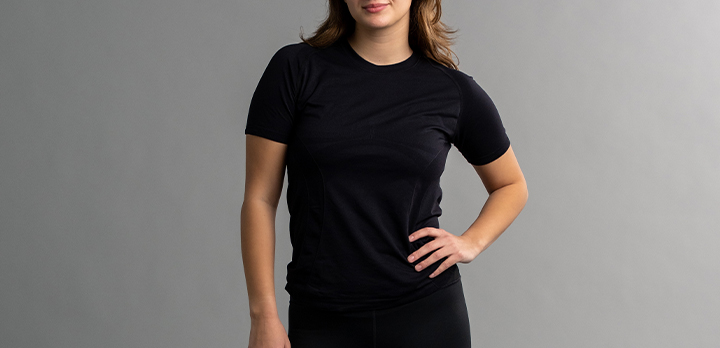Hier sehen Sie das Produkt Women's Shirt in schwarz aus der Kategorie Entzündungshemmende Regenerationsbandagen. Ein Artikel erhältlich bei MTR Equipments.