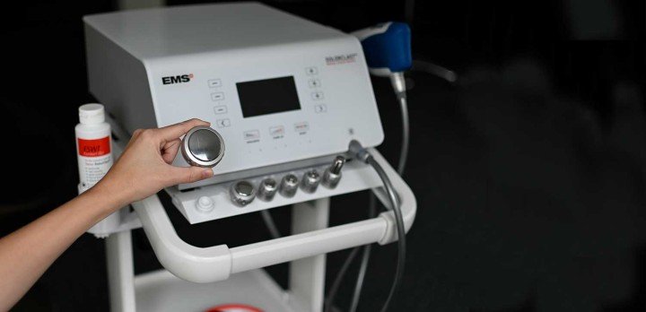 Hier sehen Sie das Produkt SwissDolorClast® - Applikator-Halterung aus der Kategorie Stosswellentherapie. Ein Artikel erhältlich bei MTR Equipments.