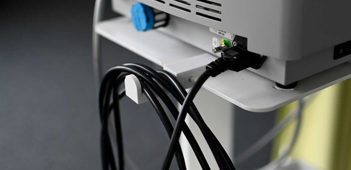Hier sehen Sie das Produkt SwissDolorClast® - Kabell-Halterung aus der Kategorie Stosswellentherapie. Ein Artikel erhältlich bei MTR Equipments.